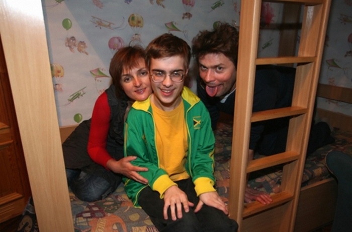 Евгений с родителями.